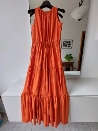 Abito lungo arancione smanicato