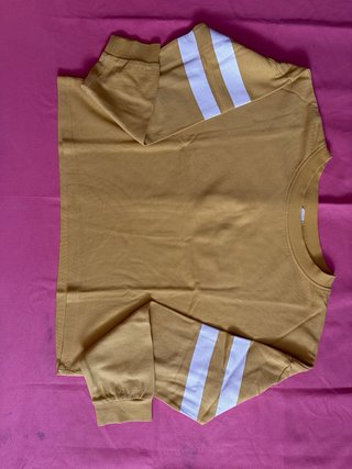 Sudadera amarilla crop top