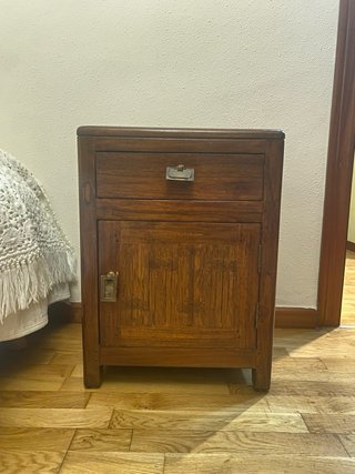 Mesita de noche madera estilo antiguo