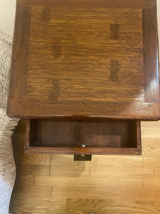 Mesita de noche madera estilo antiguo