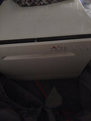 Frigorífico Beko blanco, lavavajillas mini y horno
