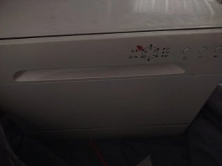 Frigorífico Beko blanco, lavavajillas mini y horno