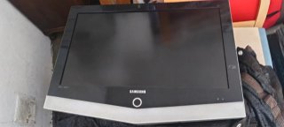 Televisión Samsung Negra y Plateada