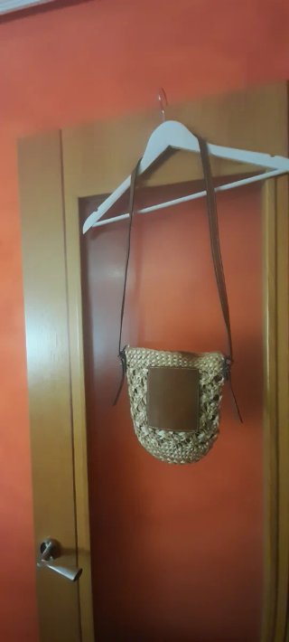 Bolso de rafia beige y marrón