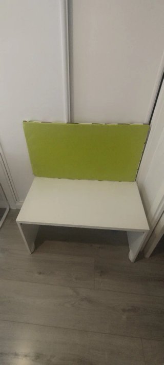 Banco Ikea con cojín estampado