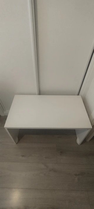 Banco Ikea con cojín estampado
