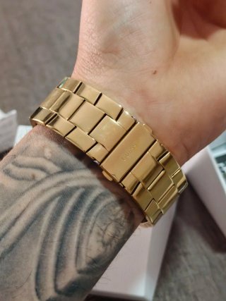 Reloj Guess Dorado con Cristales