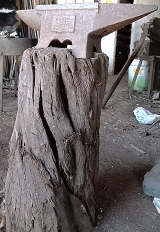 Yunque YUNTADE con base de Olivo