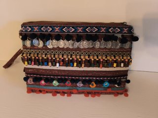 Bolso de mano étnico con monedas