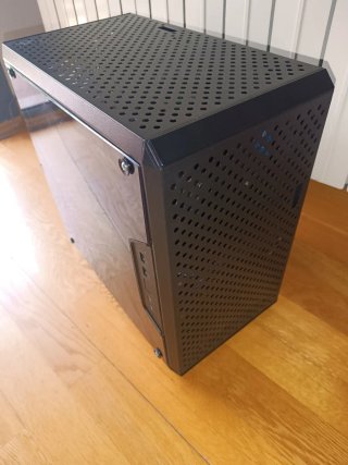 Ordenador  Ryzen 5 3400G 8GB RAM 240GB SSD