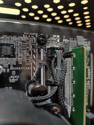 Ordenador  Ryzen 5 3400G 8GB RAM 240GB SSD