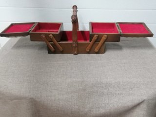Costurero madera antiguo floral