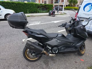 Yamaha Tmax 560 Maxi Scooter 560Negra y Dorada