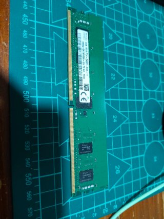 SK hynix 8GB DDR4 RDIMM PC4-2400T