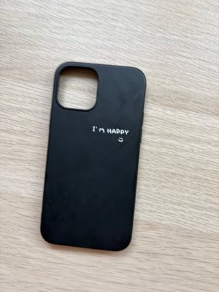 iPhone 12 con funda, caja y cable