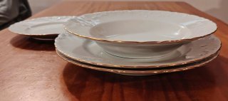 Juego de platos de porcelana blancos y dorados