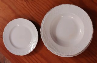 Juego de platos de porcelana blancos y dorados