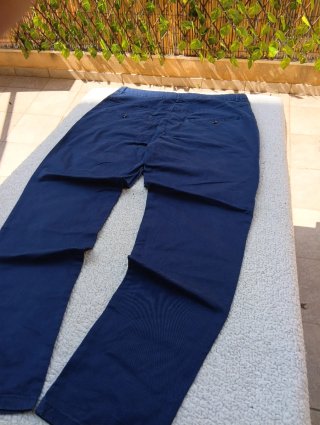 Pantalón de pinzas, estilo italiano de corte recto