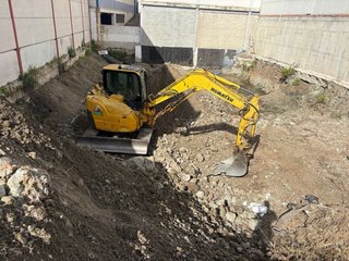 Retroexcavadora Komatsu 9 Toneladas