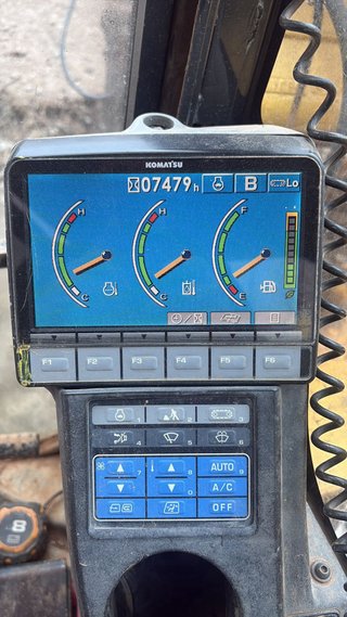 Retroexcavadora Komatsu 9 Toneladas