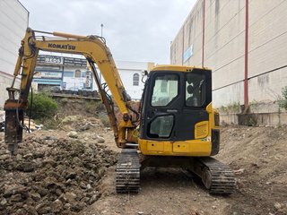 Retroexcavadora Komatsu 9 Toneladas