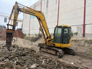 Retroexcavadora Komatsu 9 Toneladas