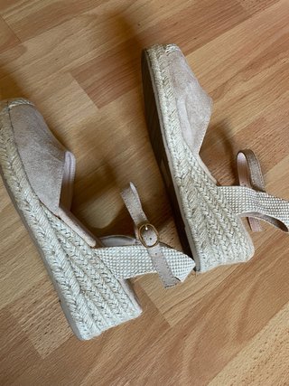 Alpargatas cuña beige talla 37.