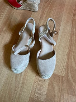 Alpargatas cuña beige talla 37.