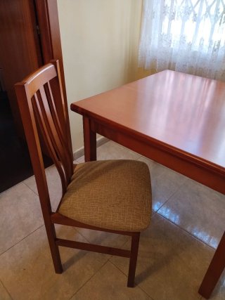 Mesa de comedor y 4 sillas