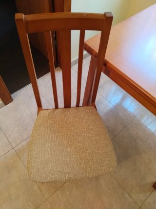 Mesa de comedor y 4 sillas