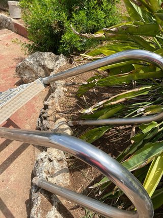 Escalera para piscina de metal