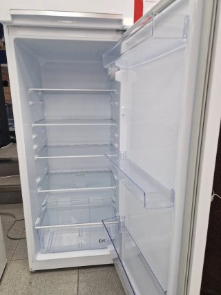 Nevera marca BEKO altura 1:60 cm ancho 54 cm.