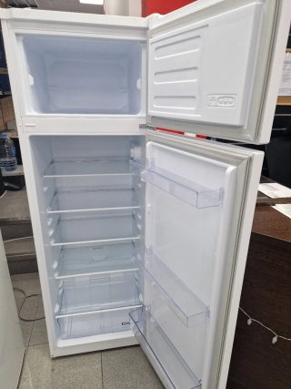 Nevera marca BEKO altura 1:60 cm ancho 54 cm.