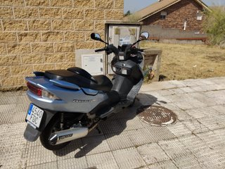 Suzuki Burgman 125cc Scooter Azul