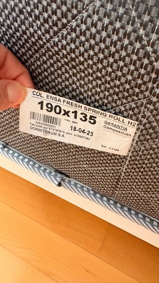 Colchón135x290+somier+2mesitas de noche110 €