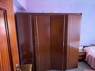 Armario grande de madera
