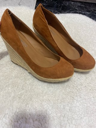 Zapatos de cuña marrones