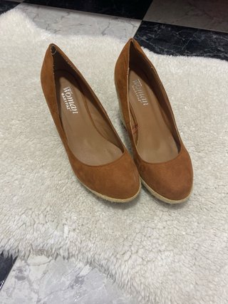 Zapatos de cuña marrones