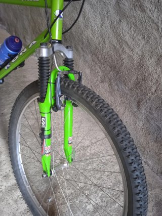 Bicicleta Kona explosif