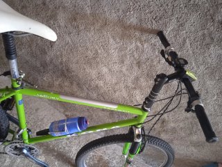 Bicicleta Kona explosif