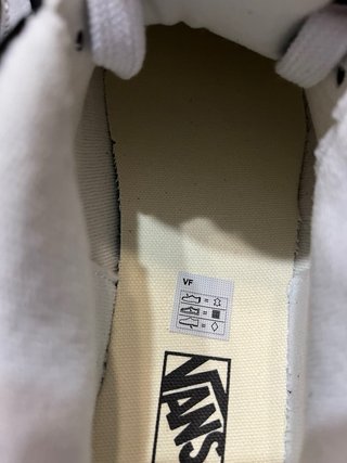 Zapatillas Vans Knu Skool Negras y Blancas