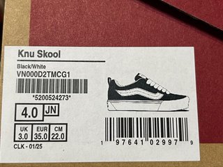 Zapatillas Vans Knu Skool Negras y Blancas