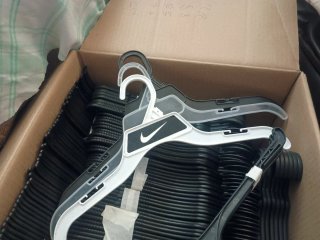 Perchas de plástico para ropa de adulto