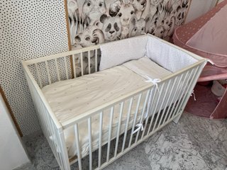 Cuna evolutiva blanca + ropa de cuna
