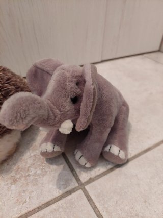 Lote 3 peluches pequeños: elefante, erizo y tigre