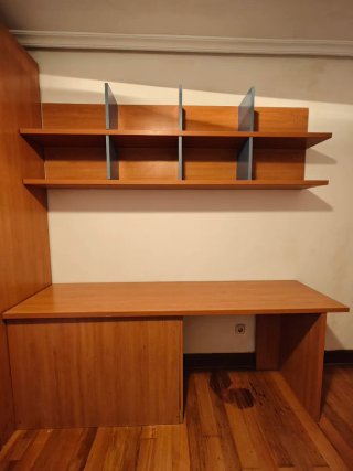 Muebles Habitación: Armario, y Escritorio y Cama