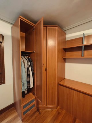 Muebles Habitación: Armario, y Escritorio y Cama