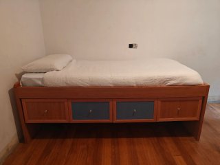Muebles Habitación: Armario, y Escritorio y Cama
