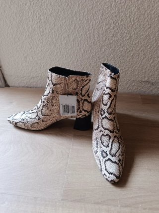 Botines Mango estampado serpiente T.41