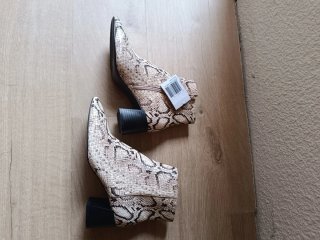 Botines Mango estampado serpiente T.41